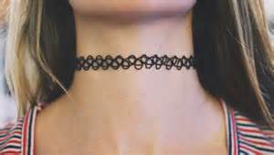 definizzjoni ta chokers